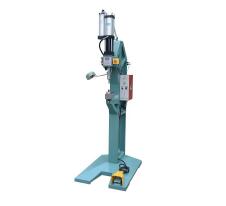 鉚接機(jī)廠家:氣液增壓鉚接機(jī)的操作注意事項(xiàng)