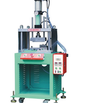 清理氣壓鉚接機(jī)過(guò)程中有哪些要注意?