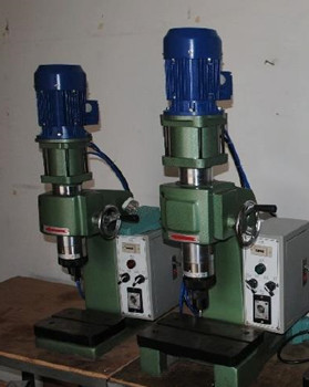 南京廠家怎么選擇合適的氣壓鉚接機(jī)？