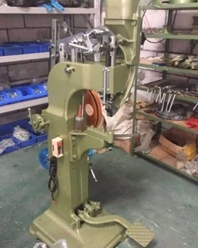 氣壓鉚接機(jī)的鉚頭會旋轉(zhuǎn)嗎？