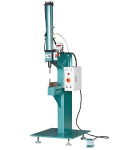 如何選擇無鉚釘鉚接機(jī)廠家及品牌？