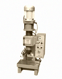 氣壓鉚接機(jī)在使用時(shí)要注意哪些事項(xiàng)？