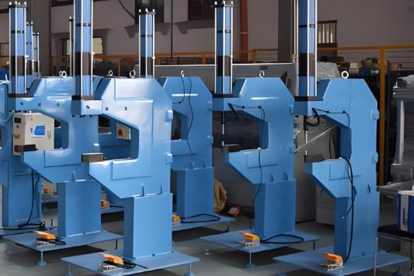 鉚接機(jī)出現(xiàn)小問(wèn)題？教你一招就搞定！